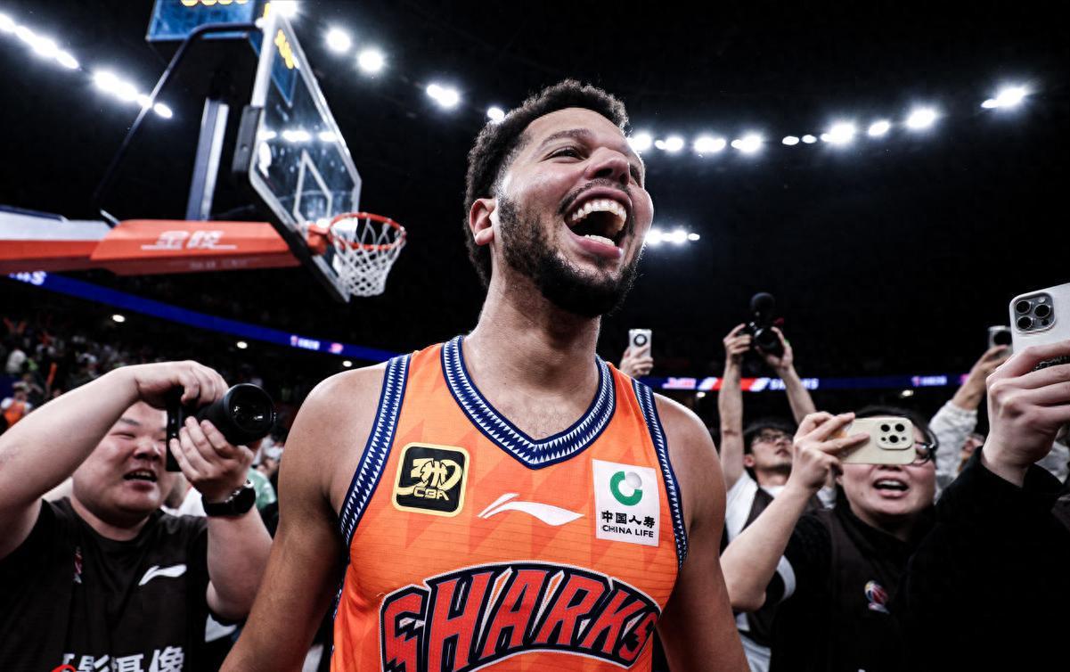 8868-辽篮12人名单重排！赵继伟搭档3外援，1个短板暴露，弃用李虎翼